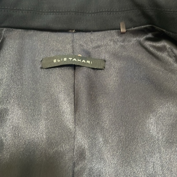 Absolutely gorgeous ๐ฉท๐ฉท Elie Tahari Navy blue blazer 98% virgin wool size 12 - Picture 8 of 13
